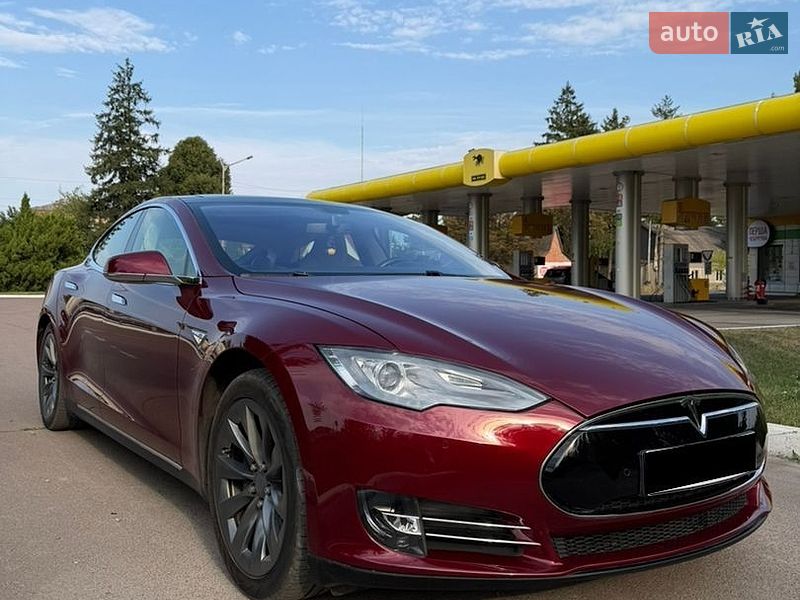 Лифтбек Tesla Model S 2013 в Коростышеве