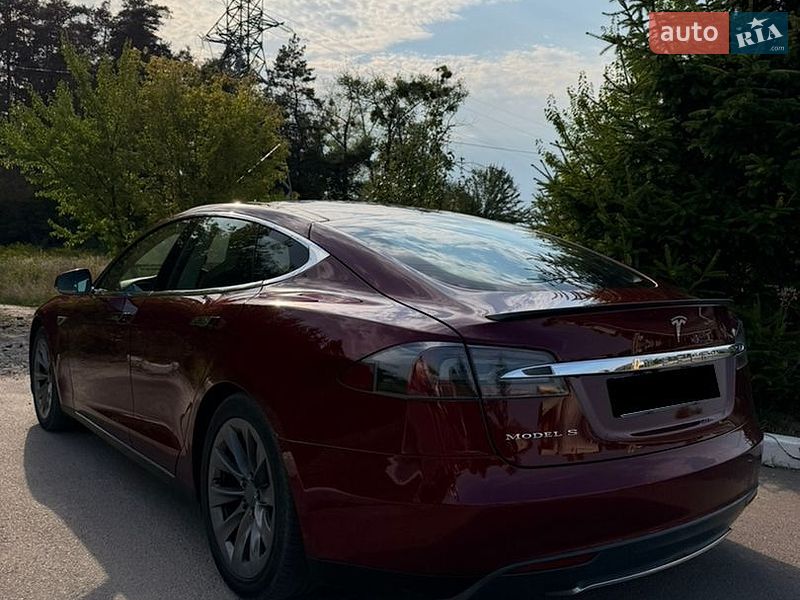 Лифтбек Tesla Model S 2013 в Коростышеве