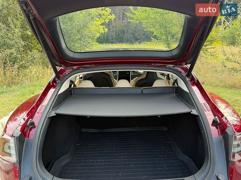 Лифтбек Tesla Model S 2013 в Коростышеве