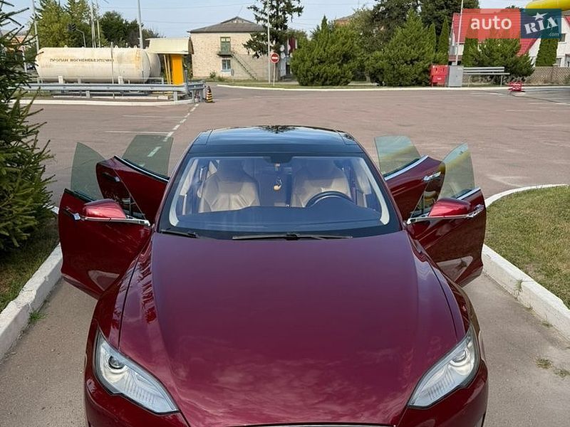 Лифтбек Tesla Model S 2013 в Коростышеве