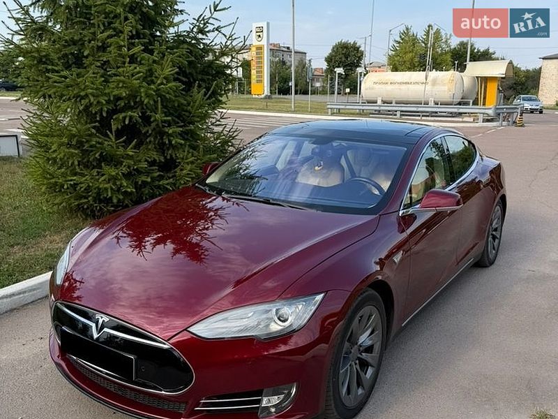Лифтбек Tesla Model S 2013 в Коростышеве