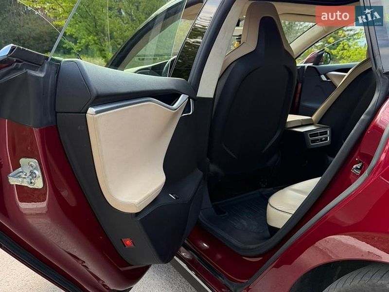 Лифтбек Tesla Model S 2013 в Коростышеве