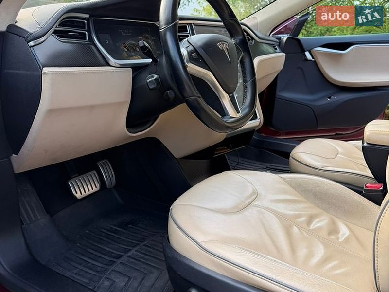 Лифтбек Tesla Model S 2013 в Коростышеве