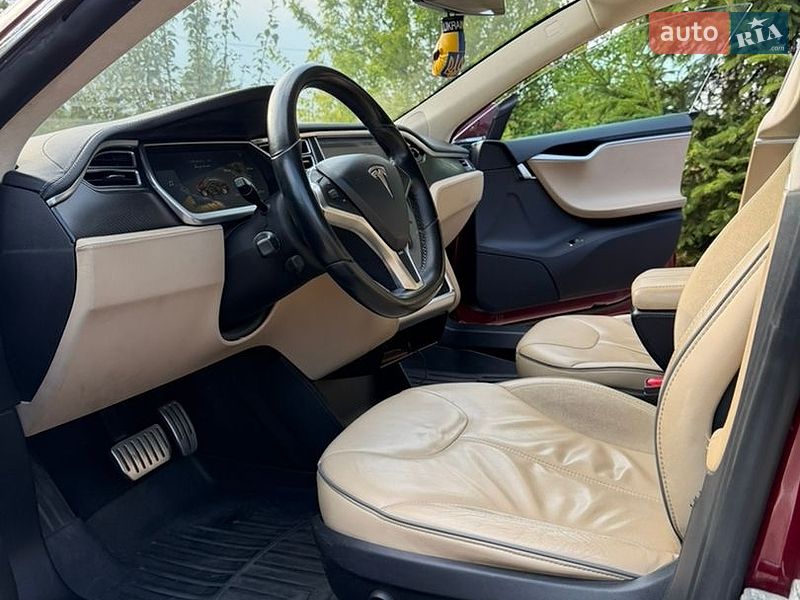 Лифтбек Tesla Model S 2013 в Коростышеве