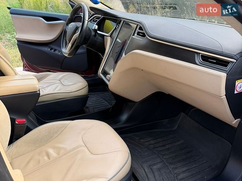 Лифтбек Tesla Model S 2013 в Коростышеве