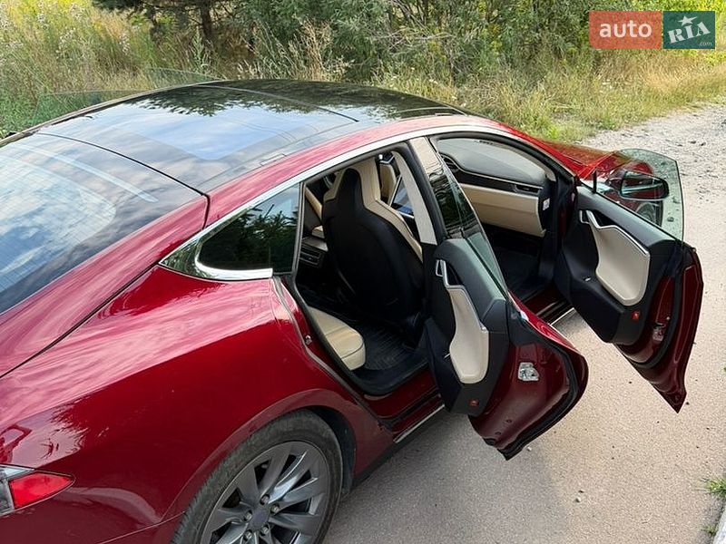 Лифтбек Tesla Model S 2013 в Коростышеве