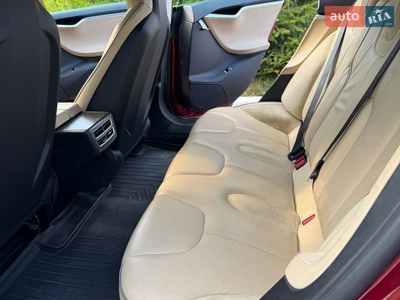 Лифтбек Tesla Model S 2013 в Коростышеве