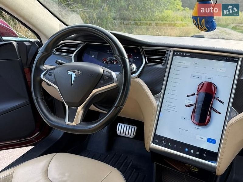 Лифтбек Tesla Model S 2013 в Коростышеве