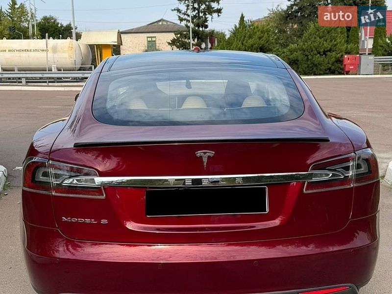 Лифтбек Tesla Model S 2013 в Коростышеве