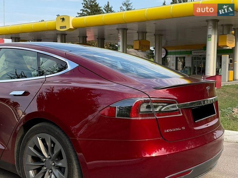 Лифтбек Tesla Model S 2013 в Коростышеве