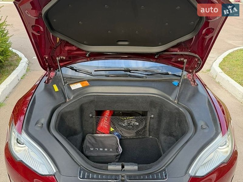 Лифтбек Tesla Model S 2013 в Коростышеве