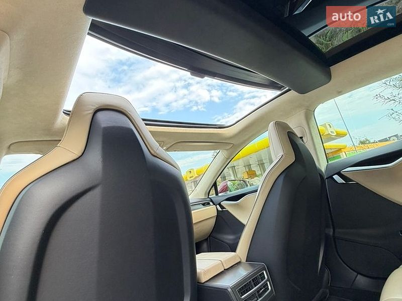 Лифтбек Tesla Model S 2013 в Коростышеве