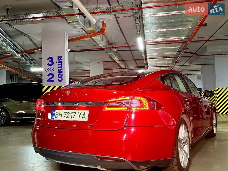 Лифтбек Tesla Model S 2013 в Одессе