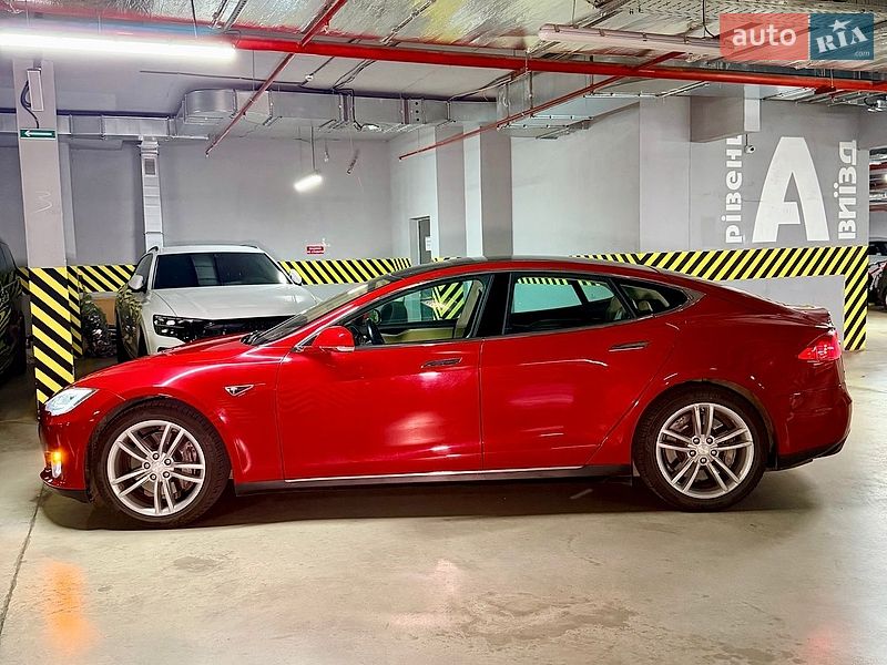 Лифтбек Tesla Model S 2013 в Одессе