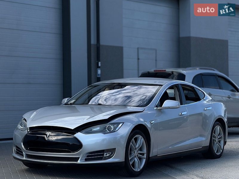 Tesla Model S 2014