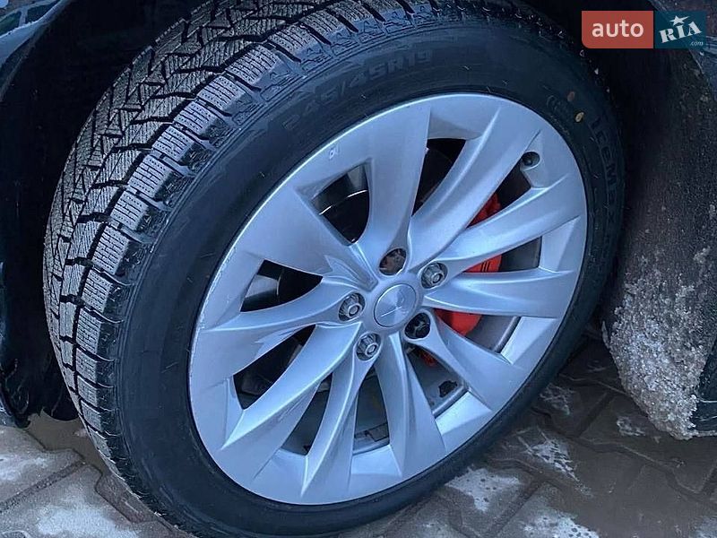 Лифтбек Tesla Model S 2013 в Львове