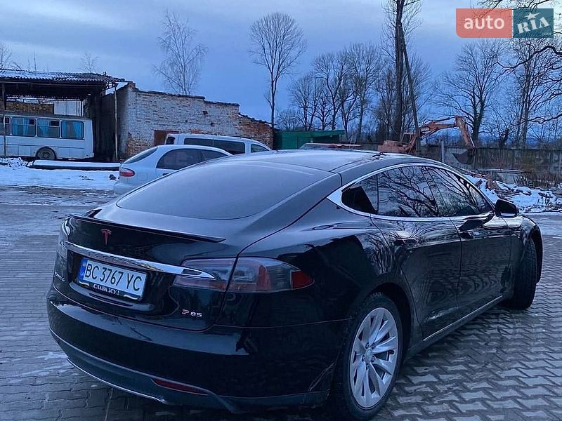 Лифтбек Tesla Model S 2013 в Львове