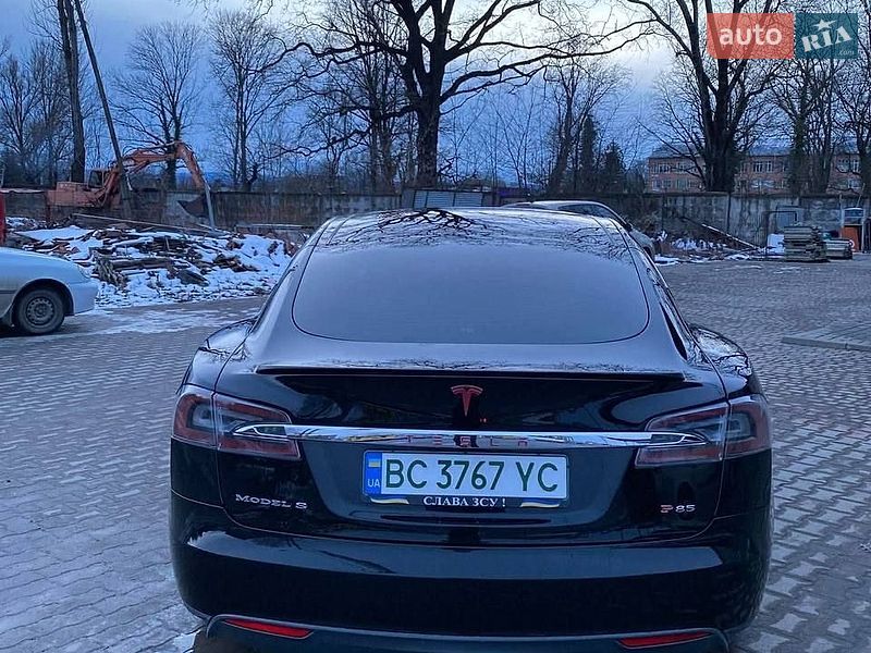 Лифтбек Tesla Model S 2013 в Львове