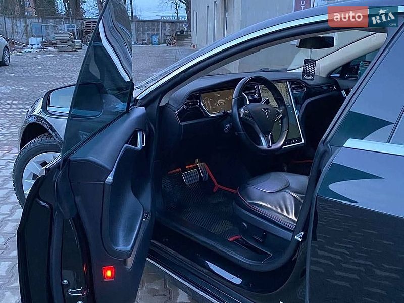 Лифтбек Tesla Model S 2013 в Львове