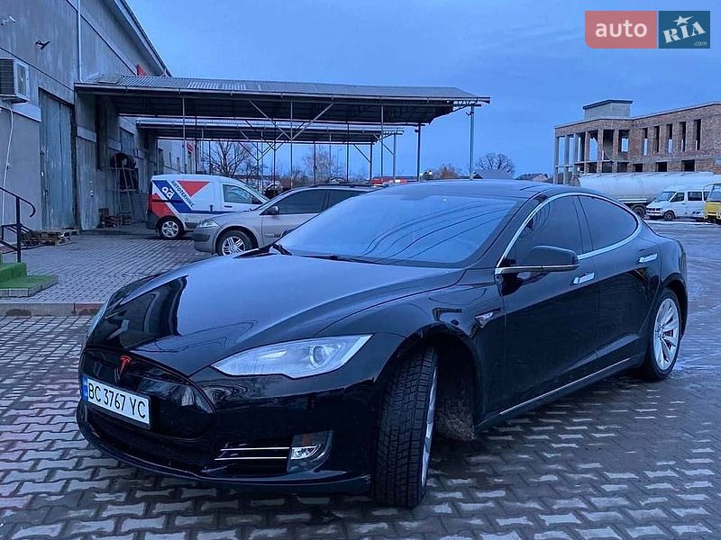 Лифтбек Tesla Model S 2013 в Львове