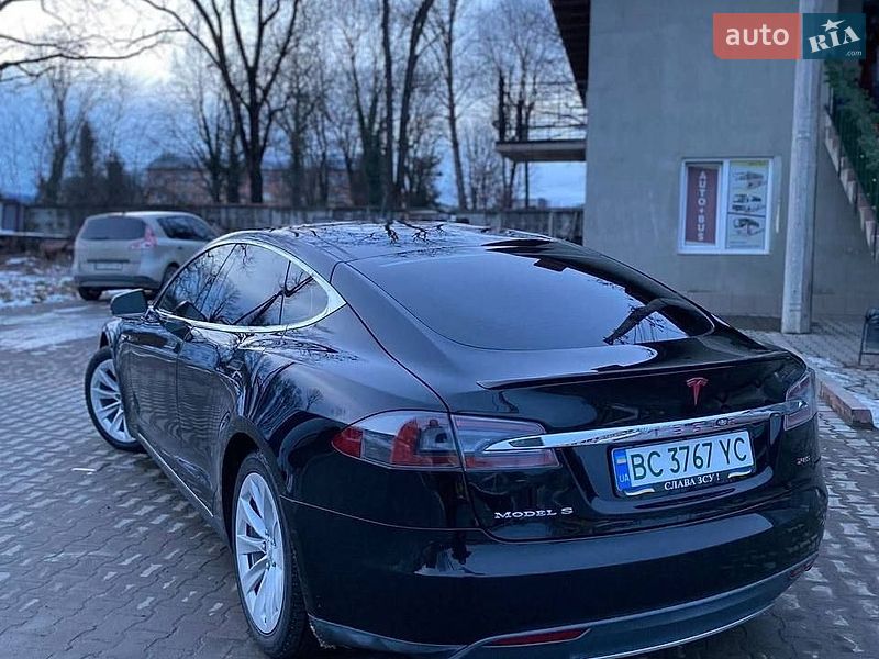 Лифтбек Tesla Model S 2013 в Львове