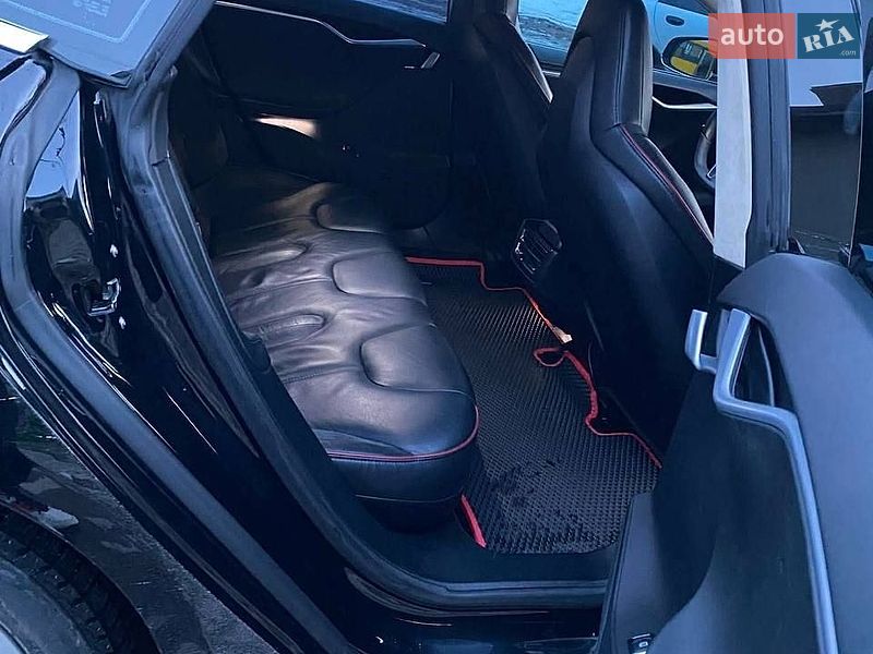 Лифтбек Tesla Model S 2013 в Львове