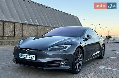 Tesla Model S  2020