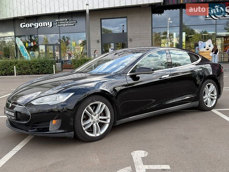 Лифтбек Tesla Model S 2015 в Киеве