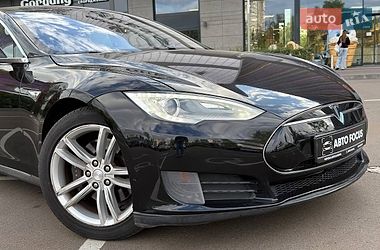 Лифтбек Tesla Model S 2015 в Киеве