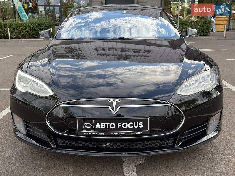 Лифтбек Tesla Model S 2015 в Киеве