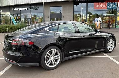 Лифтбек Tesla Model S 2015 в Киеве