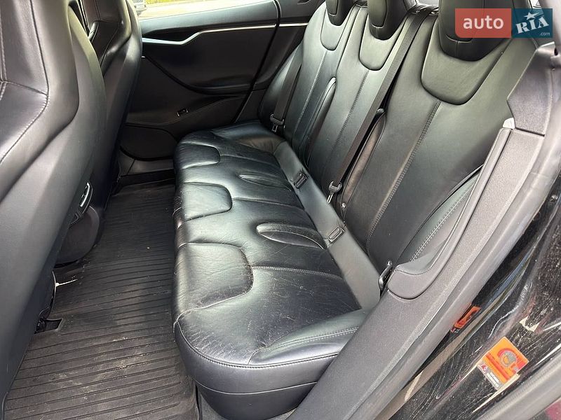 Лифтбек Tesla Model S 2015 в Киеве
