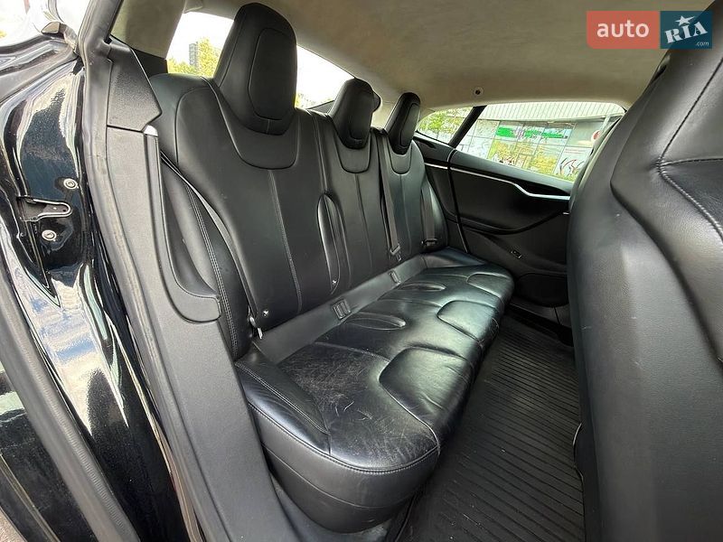 Лифтбек Tesla Model S 2015 в Киеве