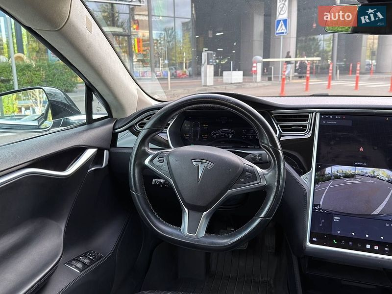 Лифтбек Tesla Model S 2015 в Киеве