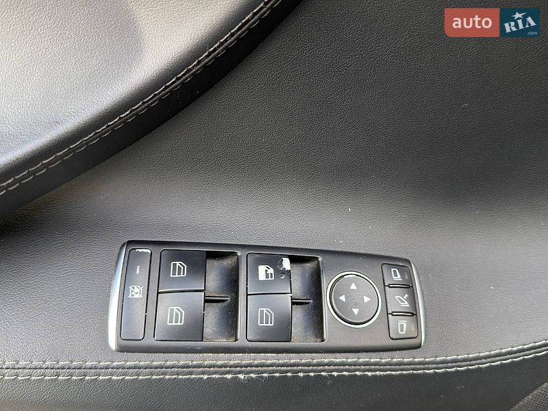 Лифтбек Tesla Model S 2015 в Киеве