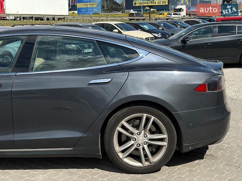 Лифтбек Tesla Model S 2015 в Львове фото 27 Лифтбек Tesla Model S 2015 в Львове