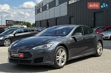 Лифтбек Tesla Model S 2015 в Львове фото Лифтбек Tesla Model S 2015 в Львове