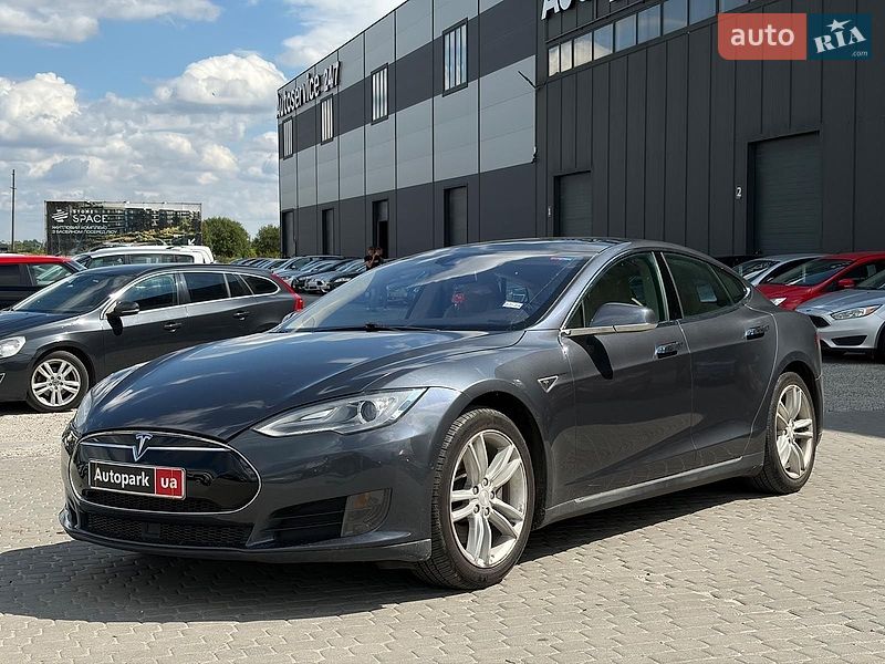 Tesla Model S 2015