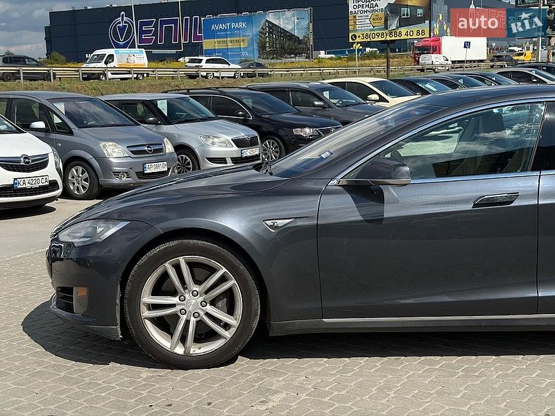 Лифтбек Tesla Model S 2015 в Львове фото 2 Лифтбек Tesla Model S 2015 в Львове