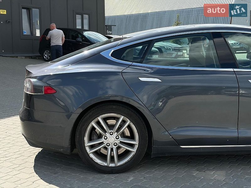 Лифтбек Tesla Model S 2015 в Львове фото 8 Лифтбек Tesla Model S 2015 в Львове