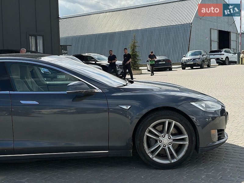 Лифтбек Tesla Model S 2015 в Львове фото 9 Лифтбек Tesla Model S 2015 в Львове