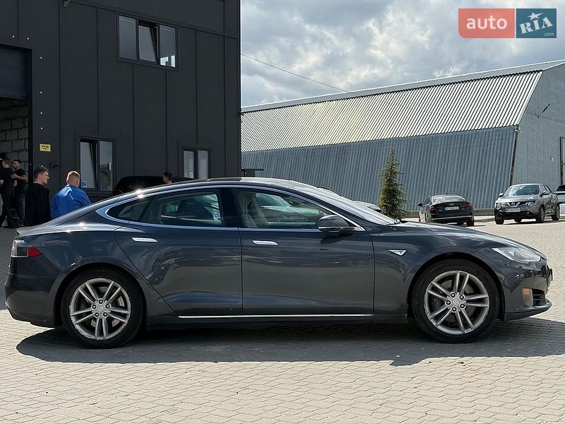 Лифтбек Tesla Model S 2015 в Львове фото 10 Лифтбек Tesla Model S 2015 в Львове