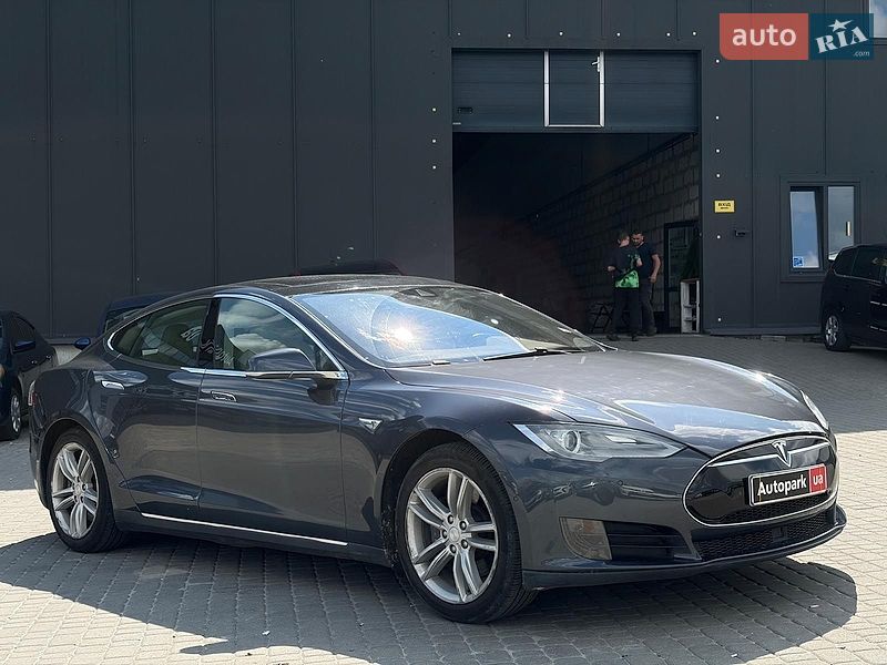 Лифтбек Tesla Model S 2015 в Львове фото 11 Лифтбек Tesla Model S 2015 в Львове