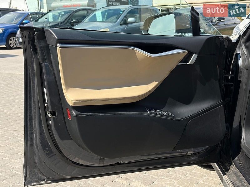 Лифтбек Tesla Model S 2015 в Львове фото 12 Лифтбек Tesla Model S 2015 в Львове
