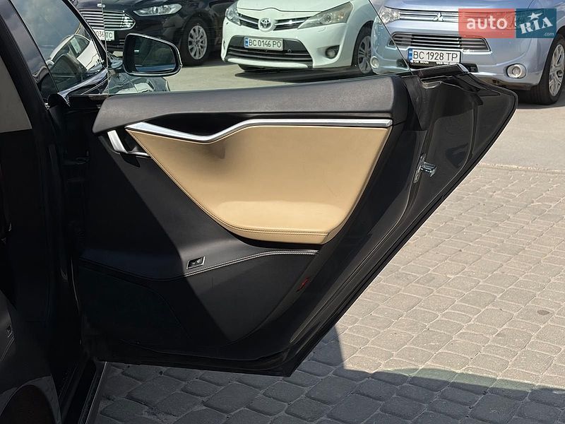 Лифтбек Tesla Model S 2015 в Львове фото 21 Лифтбек Tesla Model S 2015 в Львове