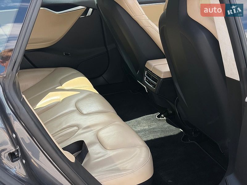 Лифтбек Tesla Model S 2015 в Львове фото 22 Лифтбек Tesla Model S 2015 в Львове
