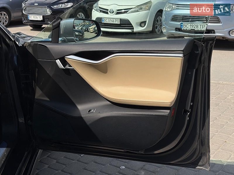 Лифтбек Tesla Model S 2015 в Львове фото 23 Лифтбек Tesla Model S 2015 в Львове