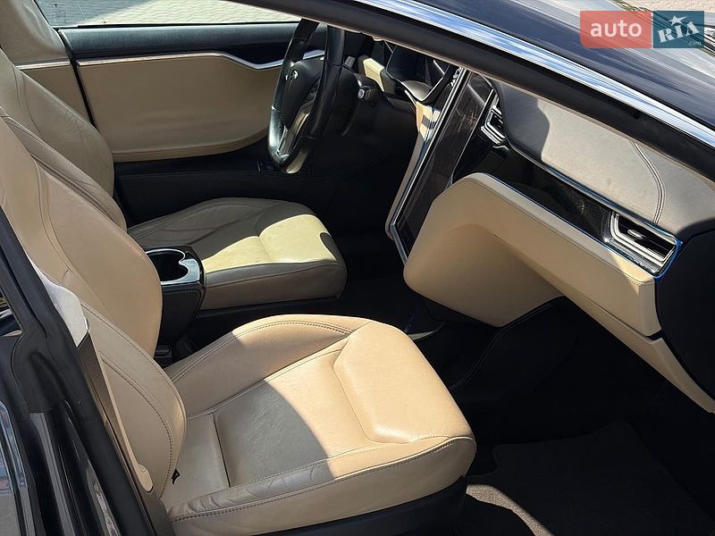Лифтбек Tesla Model S 2015 в Львове фото 24 Лифтбек Tesla Model S 2015 в Львове