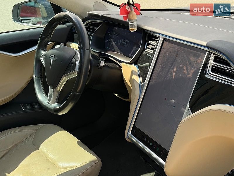 Лифтбек Tesla Model S 2015 в Львове фото 25 Лифтбек Tesla Model S 2015 в Львове