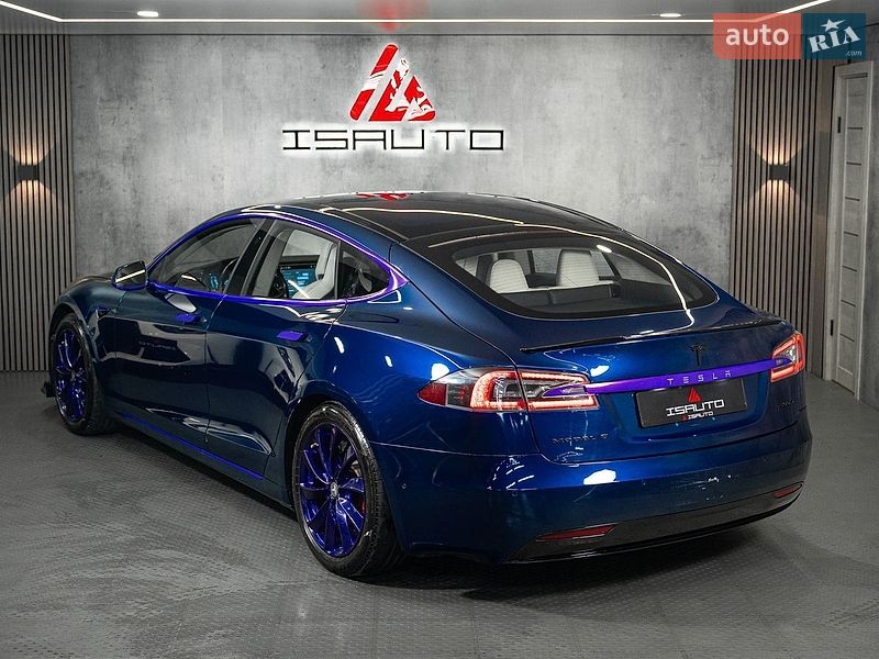Ліфтбек Tesla Model S 2017 в Одесі фото 16 Ліфтбек Tesla Model S 2017 в Одесі